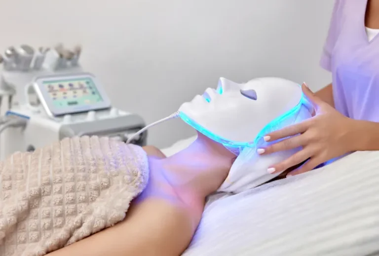 Máscara Facial LED de Luminoterapia 7 Colores: O Que Ela Pode Fazer Pela Sua Pele