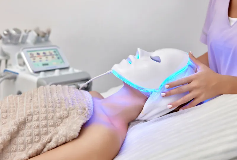 Máscara Facial LED de Luminoterapia 7 Colores: O Que Ela Pode Fazer Pela Sua Pele