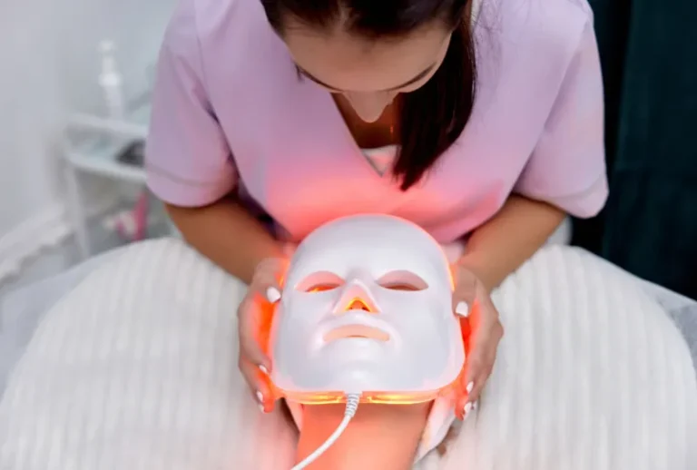 Máscara LED Facial Rojo: Como Funciona e Seus Benefícios